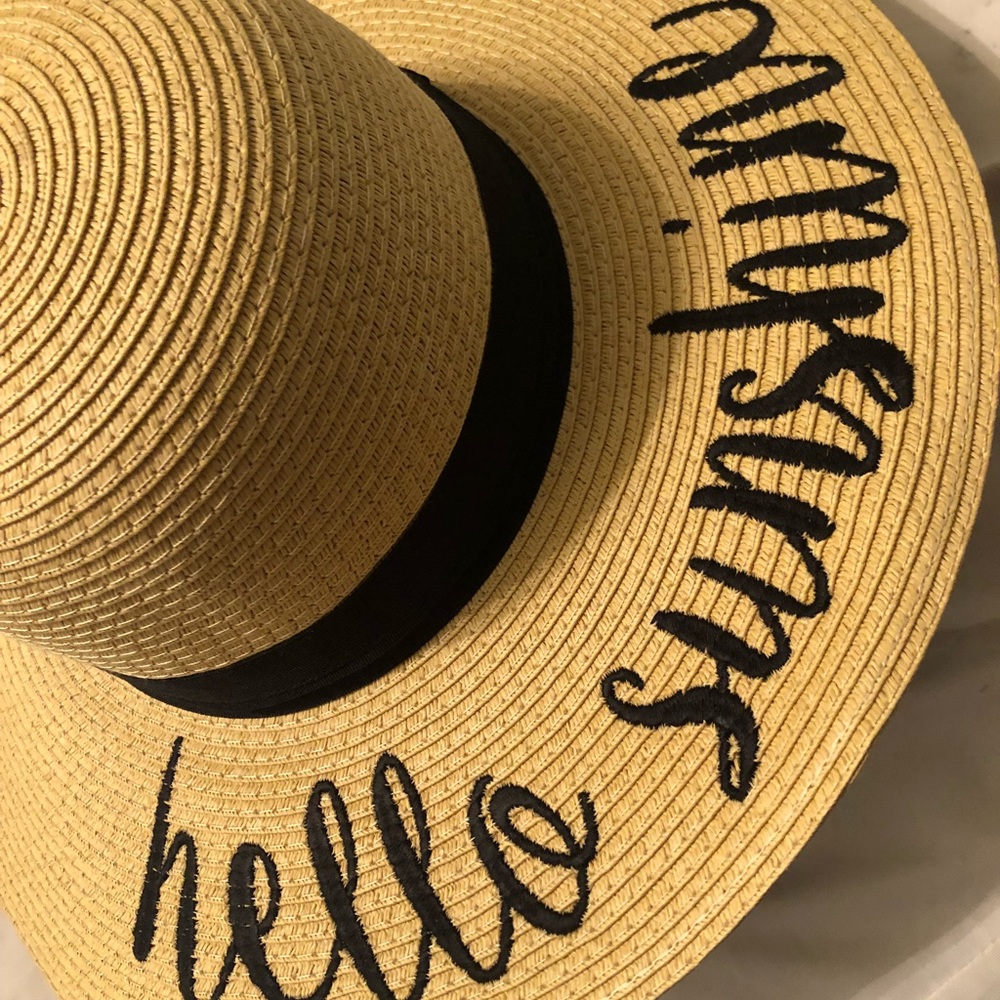 Wide brim embroidered sun hat 🌴🌞